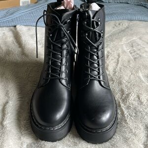NWT Steve Madden Bettyy Combat Boots